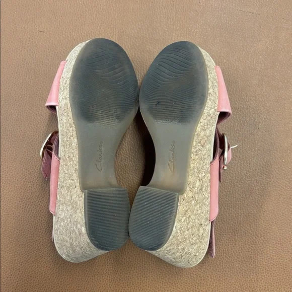 Clarks - Womens Giselle Dove Sandals, size 8.5 US womens, color pink/tan. - Picture 4 of 5